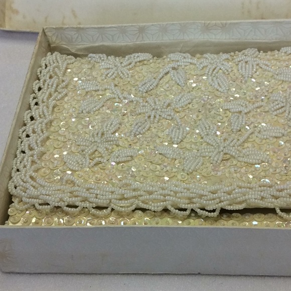 FINAL SALE PRICE Gorgeous Vintage Sequined & Beaded Formal Bag - Picture 8 of 8